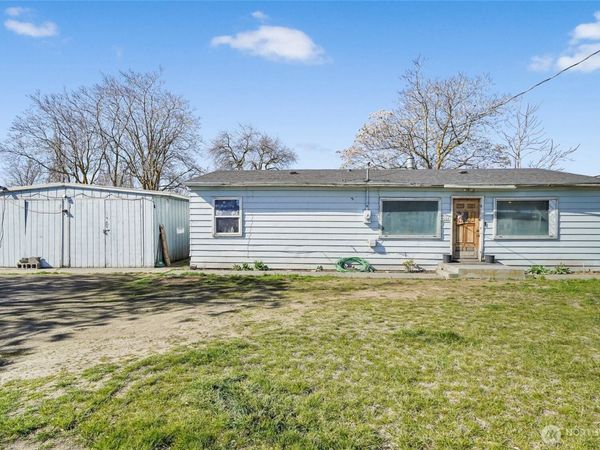 4064 Airway Drive NE, Moses Lake, WA 98837