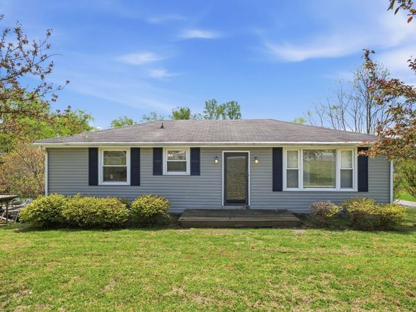 766 McMurry Blvd E, Hartsville, TN 37074