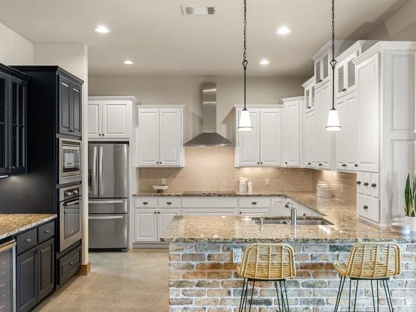 19 Chandon LN, Lakeway, TX 78734