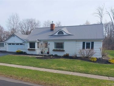 6097 Eckhardt Road, Lake View, NY 14085