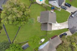 8612 Lindenwood Circle photo 4