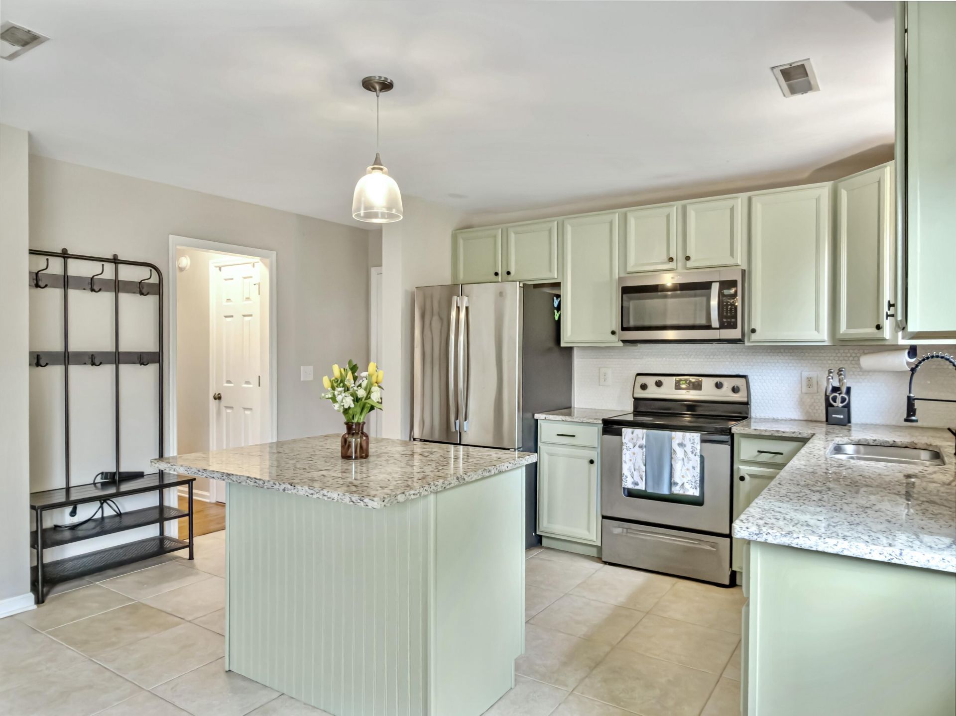 8612 Lindenwood Circle Photo 4