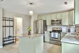 8612 Lindenwood Circle photo 4