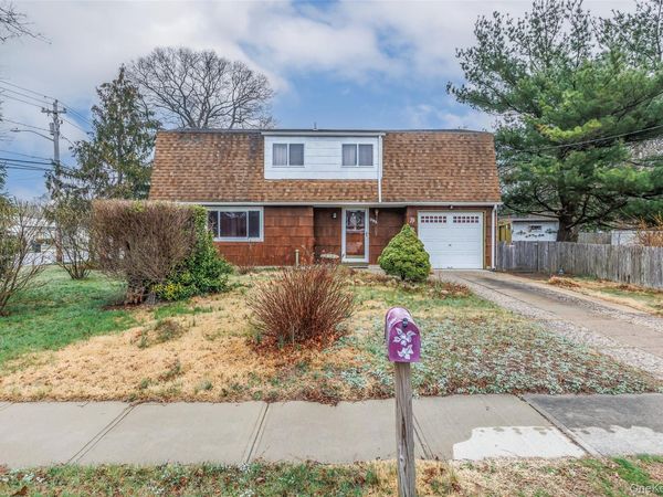 1 Bear Street , Selden, NY 11784