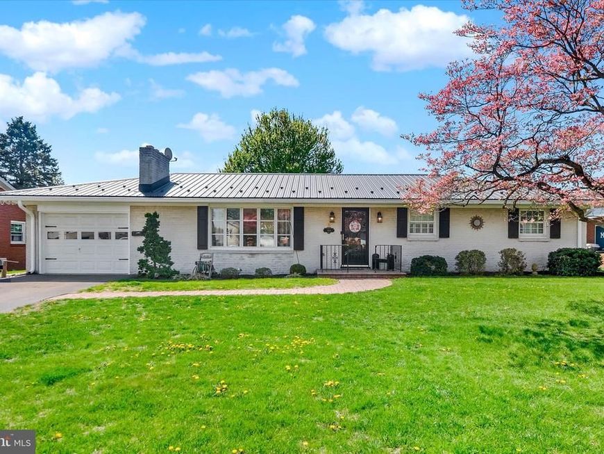 366 Town Drive, Greencastle, PA 17225 Main Photo