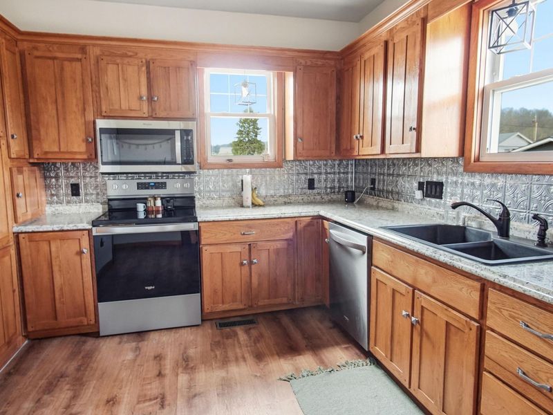 293 Elm Street , Duncan Falls, OH 43734 Photo 21