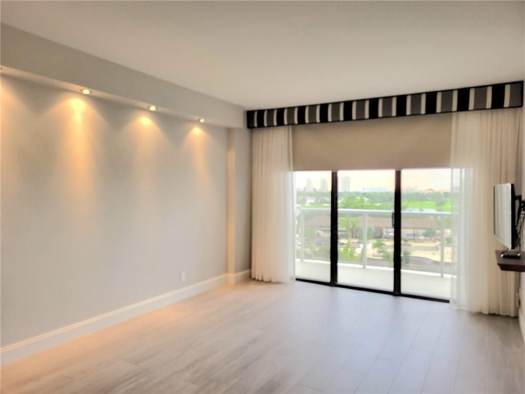 20281 E Country Club Drive E, Unit 503, Aventura, FL 33180 Photo