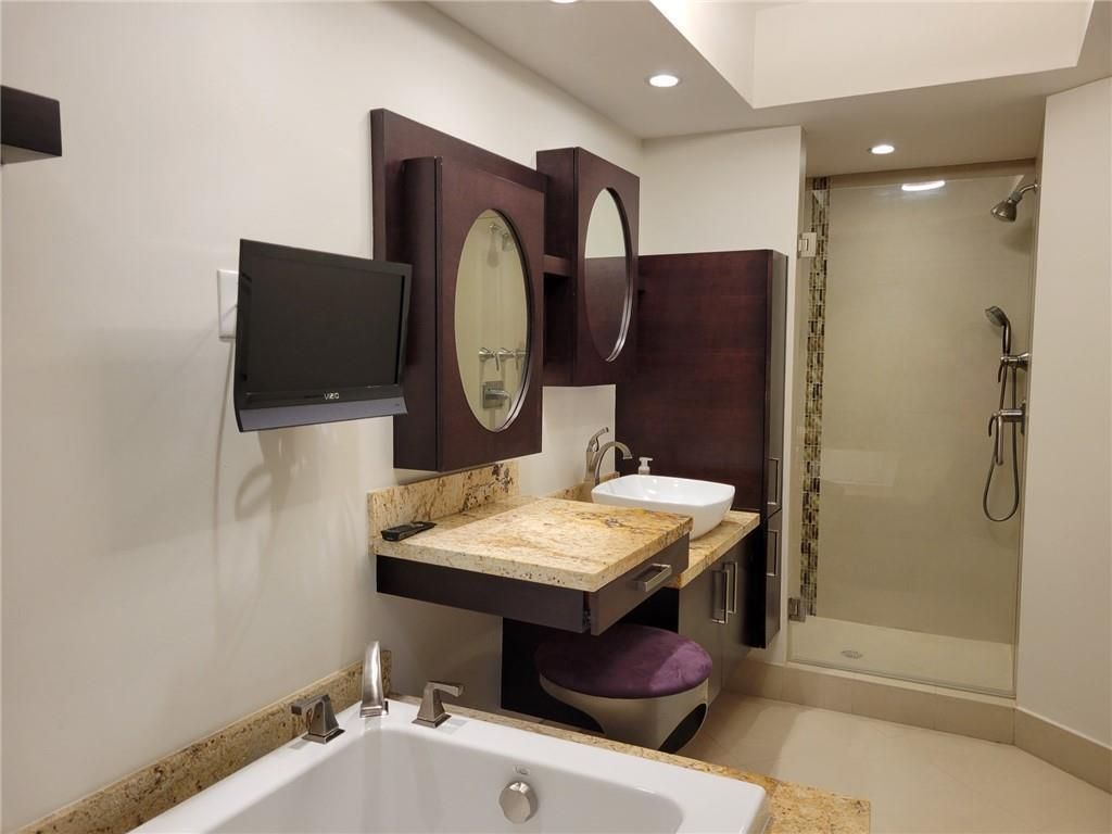 20281 E Country Club Drive E, Unit 503, Aventura, FL 33180 Photo