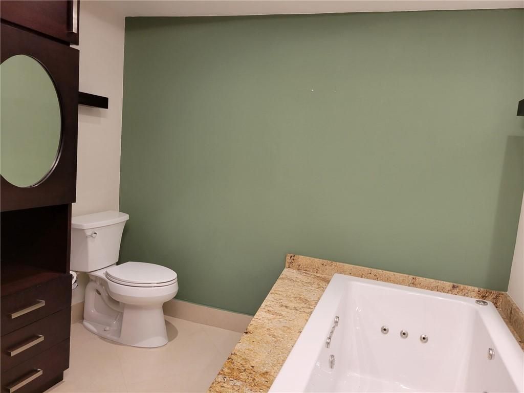 20281 E Country Club Drive E, Unit 503, Aventura, FL 33180 Photo