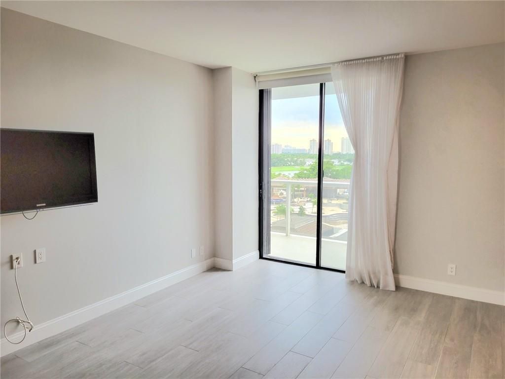 20281 E Country Club Drive E, Unit 503, Aventura, FL 33180 Photo