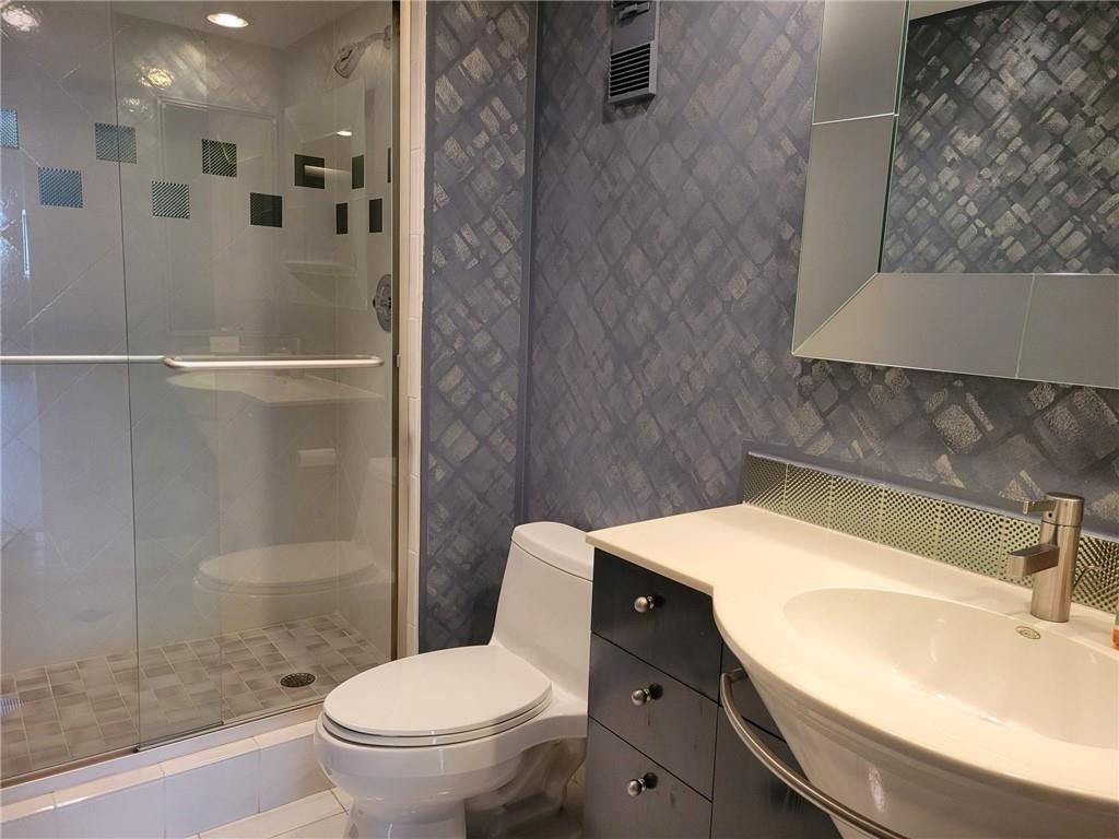 20281 E Country Club Drive E, Unit 503, Aventura, FL 33180 Photo