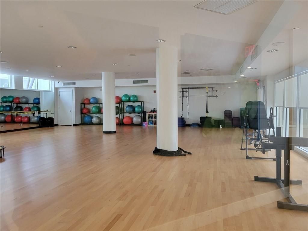 20281 E Country Club Drive E, Unit 503, Aventura, FL 33180 Photo