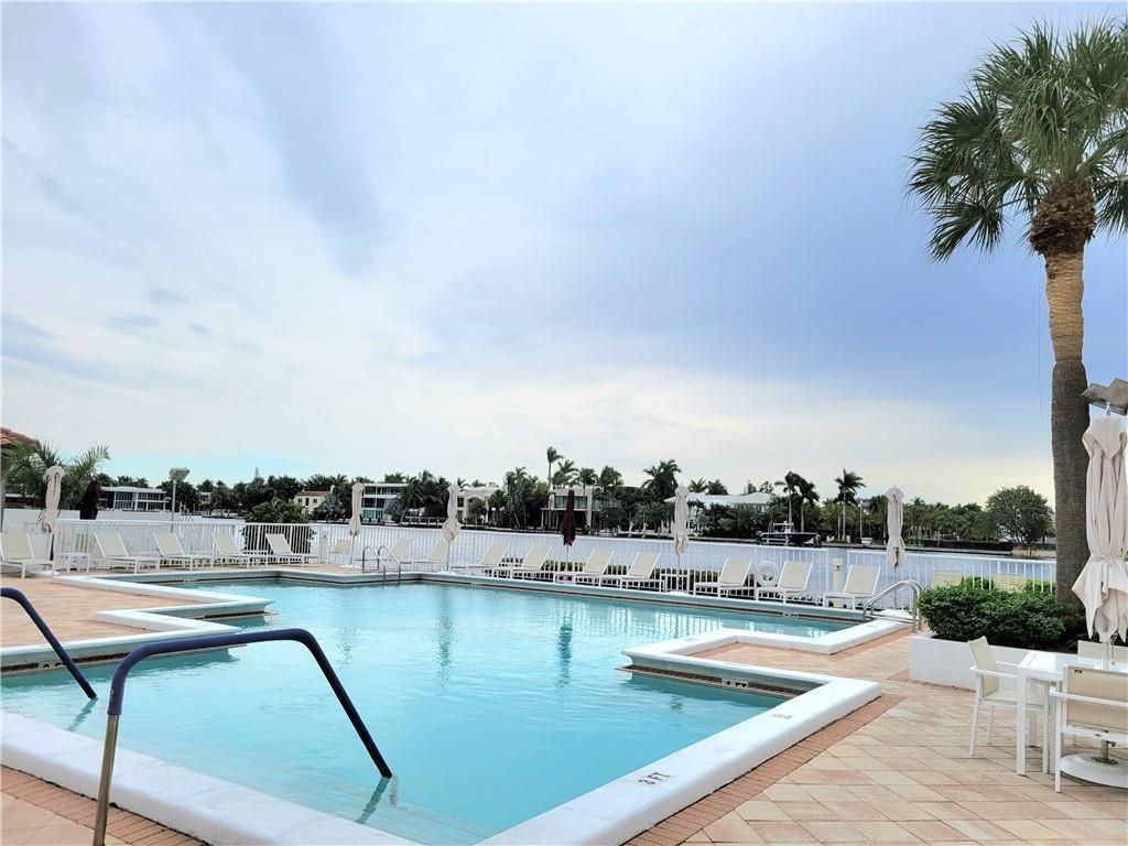 20281 E Country Club Drive E, Unit 503, Aventura, FL 33180 Photo