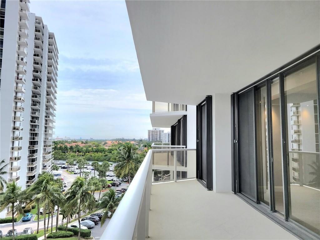 20281 E Country Club Drive E, Unit 503, Aventura, FL 33180 Photo