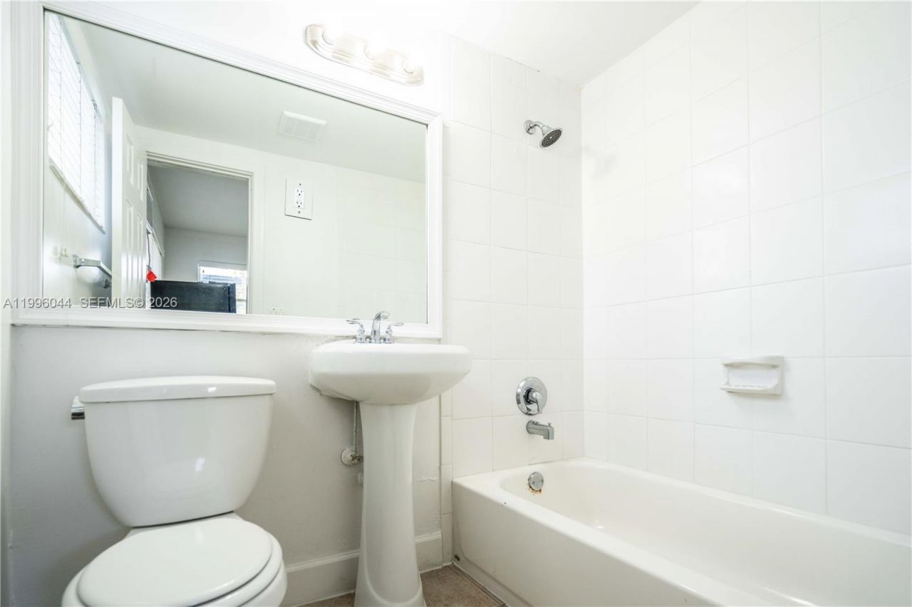 715 NE 6th St, Unit 5A, Fort Lauderdale, FL 33304 Photo