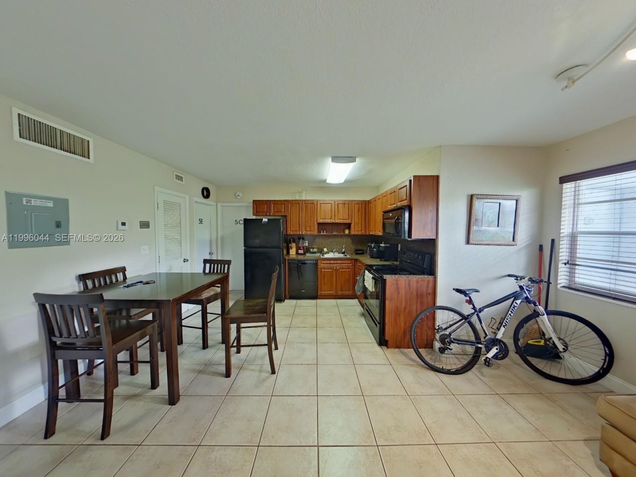 715 NE 6th St, Unit 5A, Fort Lauderdale, FL 33304 Photo