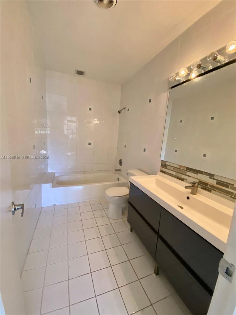 1101 Bay Dr, Miami Beach, FL 33141 Photo