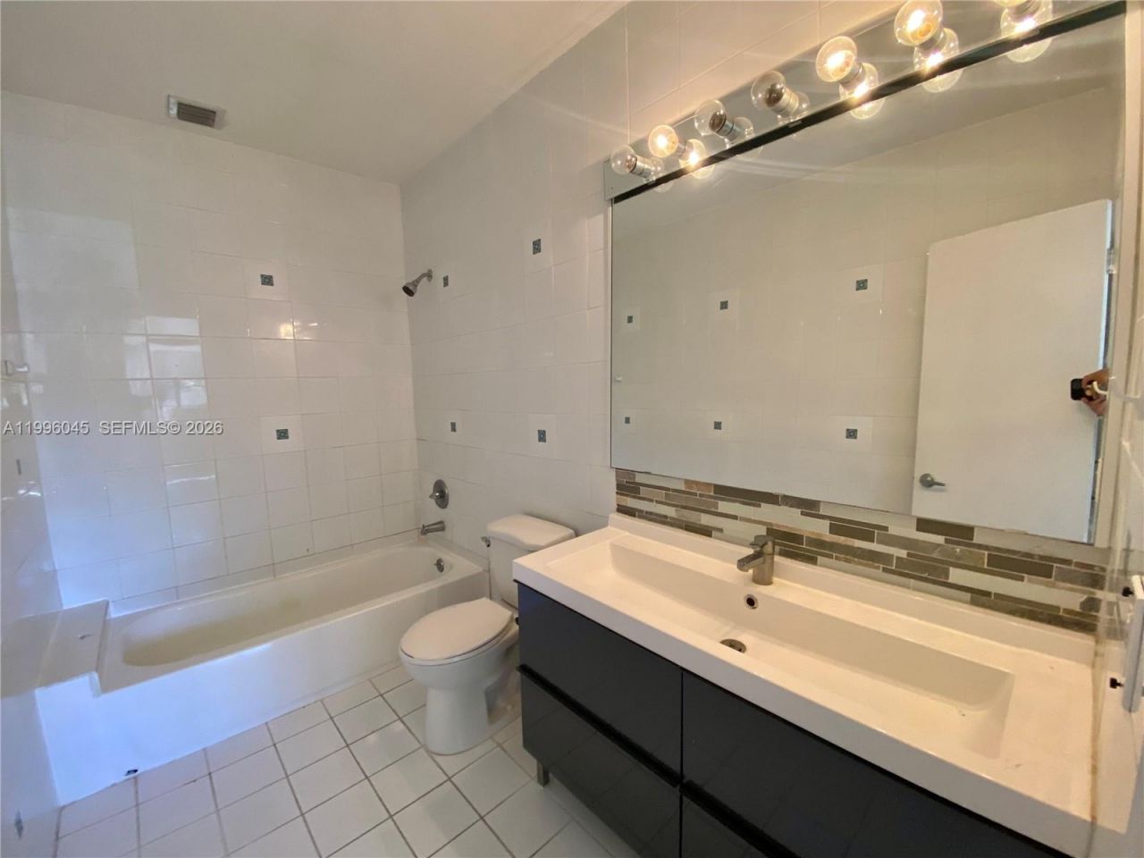 1101 Bay Dr, Miami Beach, FL 33141 Photo