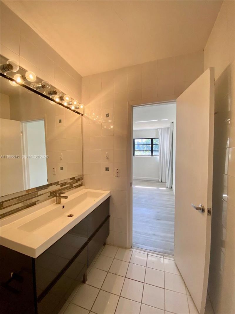 1101 Bay Dr, Miami Beach, FL 33141 Photo