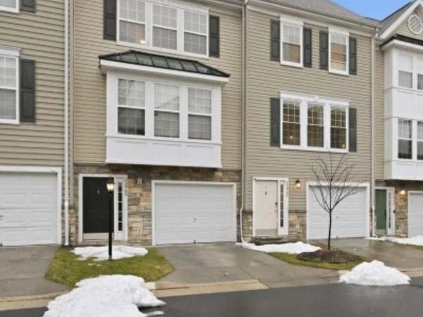 22987 FONTWELL SQUARE , STERLING, VA 20166