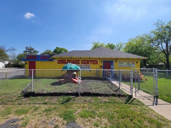 4918 Broadway Avenue , Haltom City, TX 76117