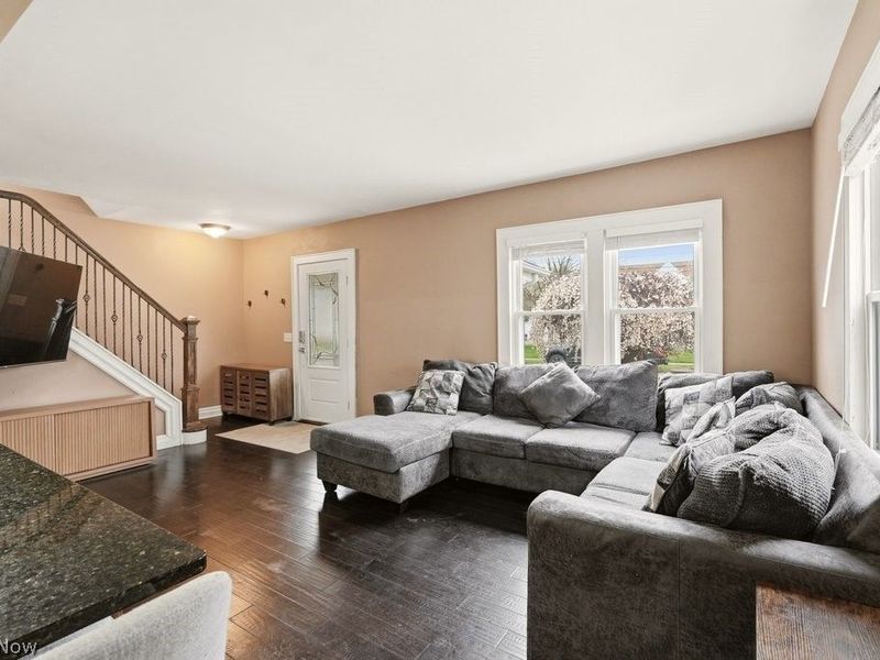 212 Marguerite Avenue , Cuyahoga Falls, OH 44221 Photo 4