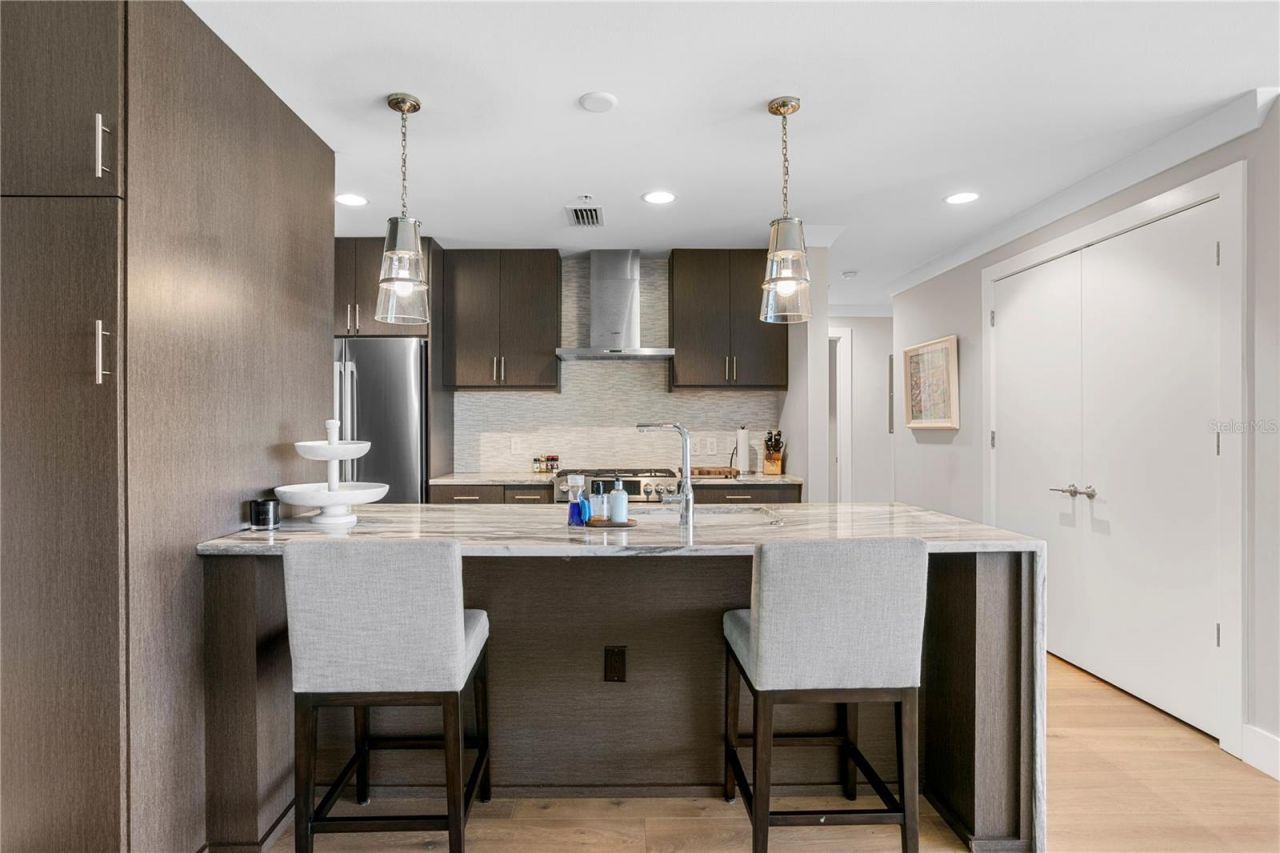 199 Dali Boulevard, Unit 1002, Saint Petersburg, FL 33701 Photo