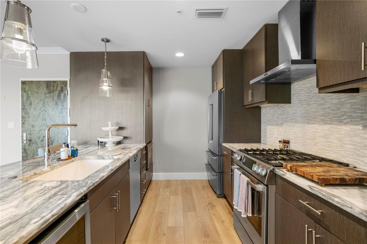 199 Dali Boulevard, Unit 1002, Saint Petersburg, FL 33701 Photo