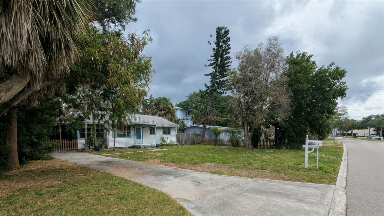 7001 & 7011 Hibiscus Avenue S, South Pasadena, FL 33707 Photo