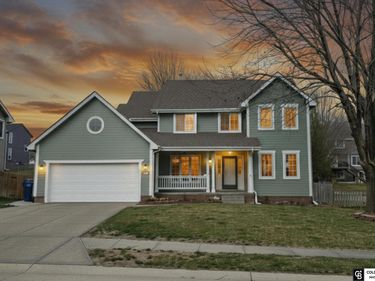 1914 Franklin Drive, Papillion, NE 68133