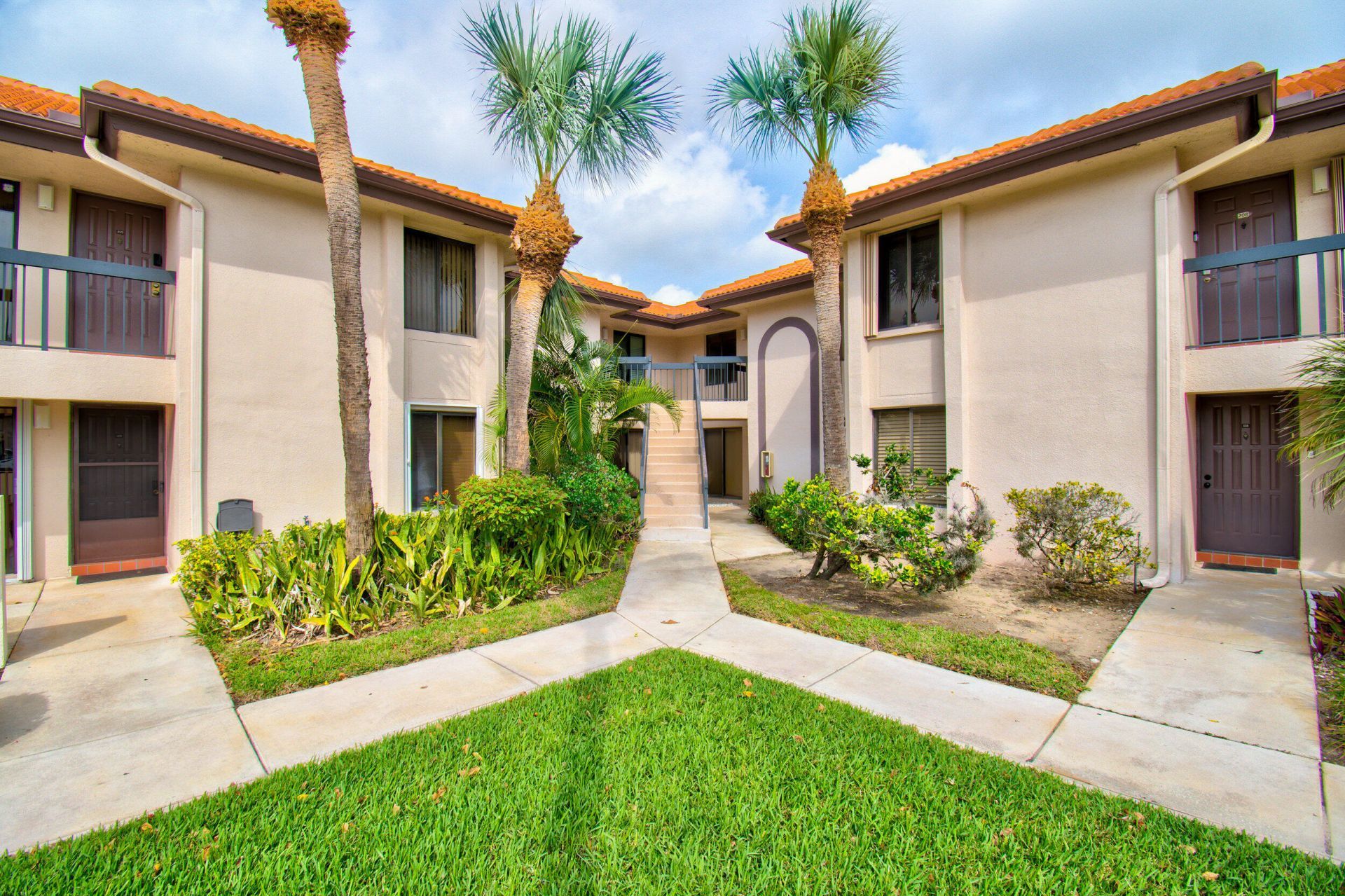 351 Club Circle, Unit 207, Boca Raton, FL 33487 Photo