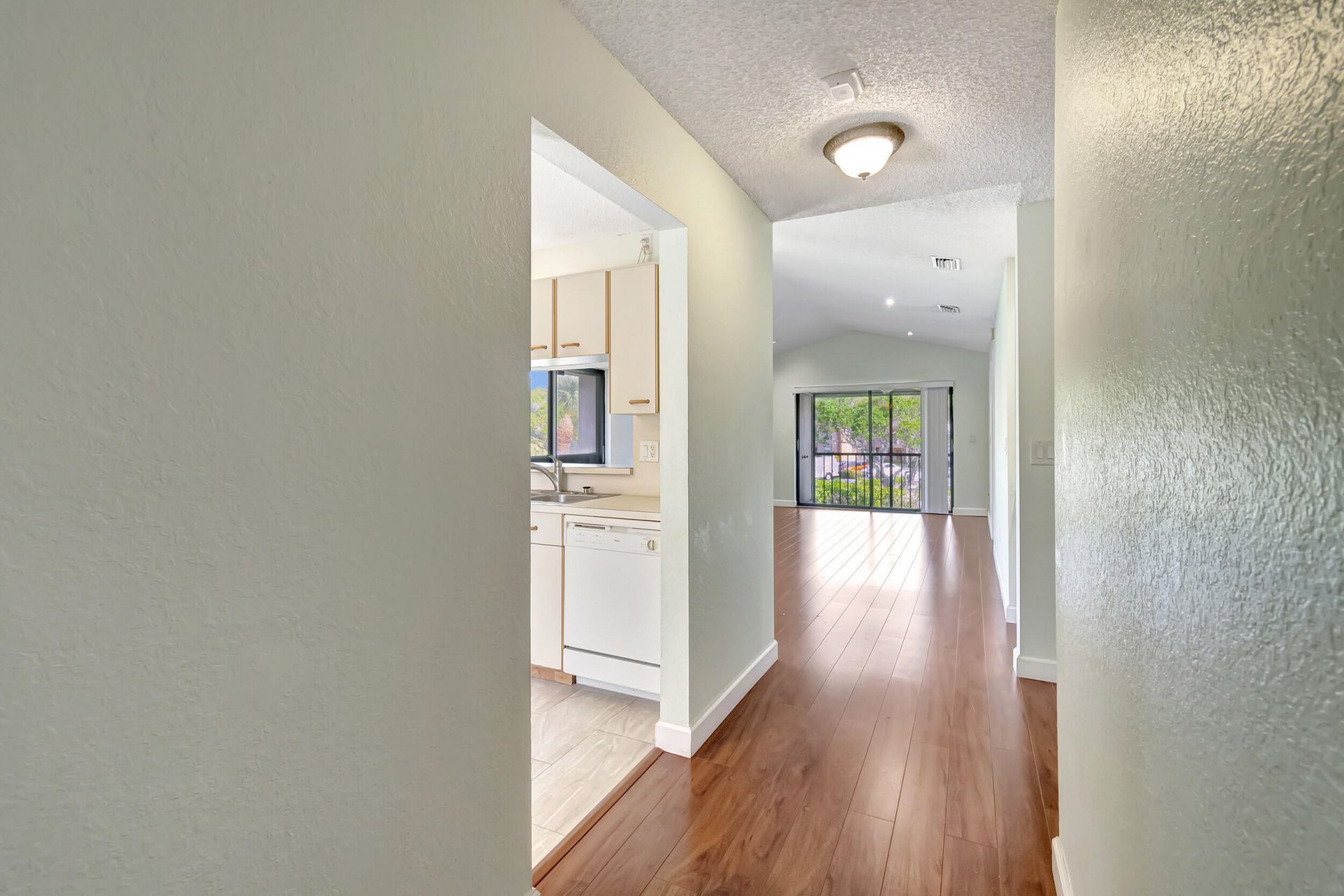 351 Club Circle, Unit 207, Boca Raton, FL 33487 Photo
