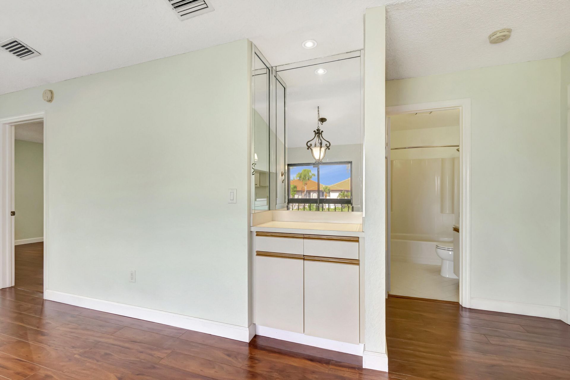 351 Club Circle, Unit 207, Boca Raton, FL 33487 Photo