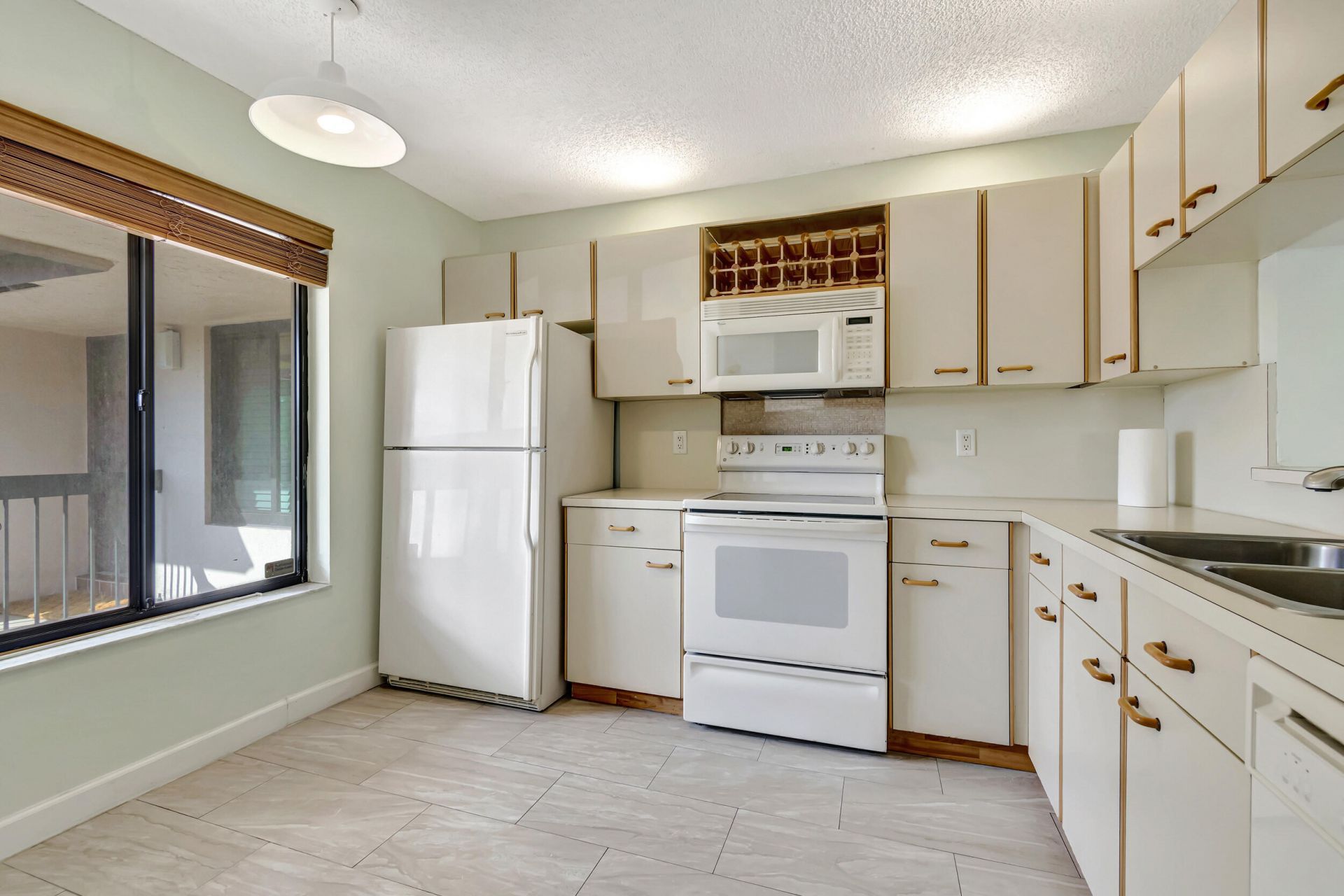 351 Club Circle, Unit 207, Boca Raton, FL 33487 Photo