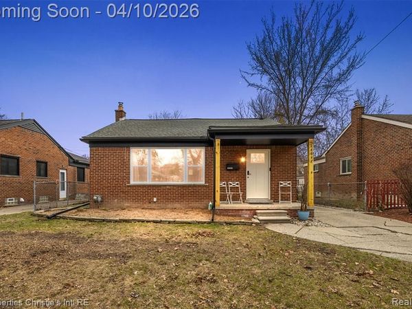 24658 Roanoke Avenue, Oak Park, MI 48237