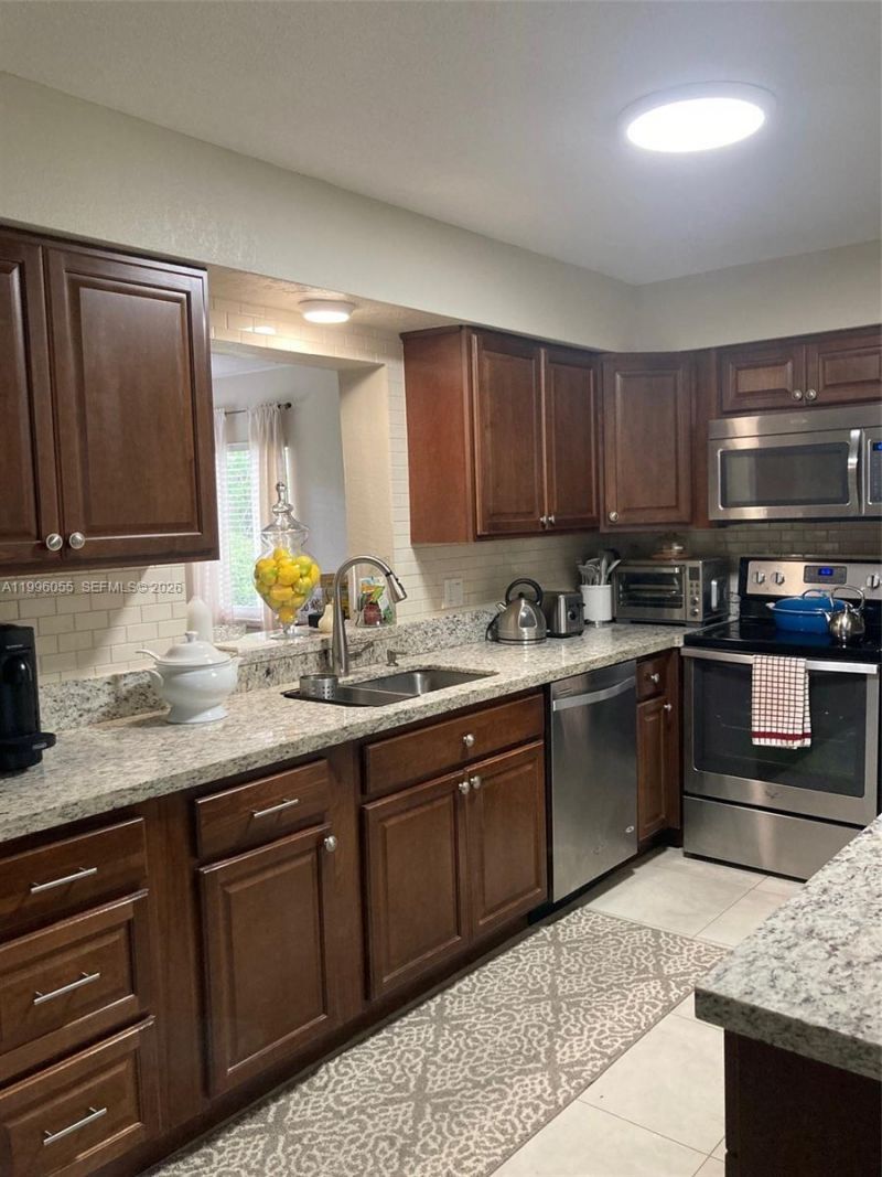 7008 NW 95th Ter, Tamarac, FL 33321 Photo