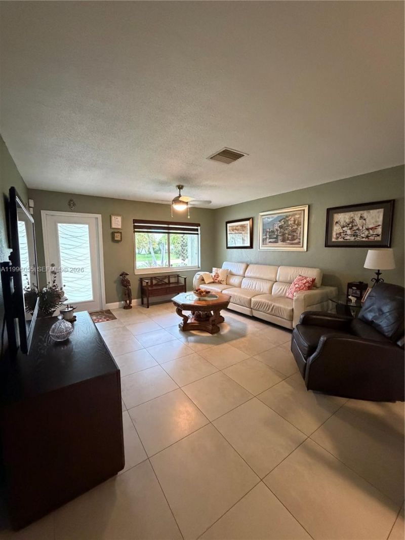 7008 NW 95th Ter, Tamarac, FL 33321 Photo