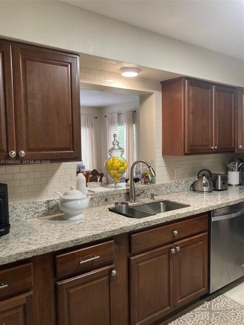 7008 NW 95th Ter, Tamarac, FL 33321 Photo