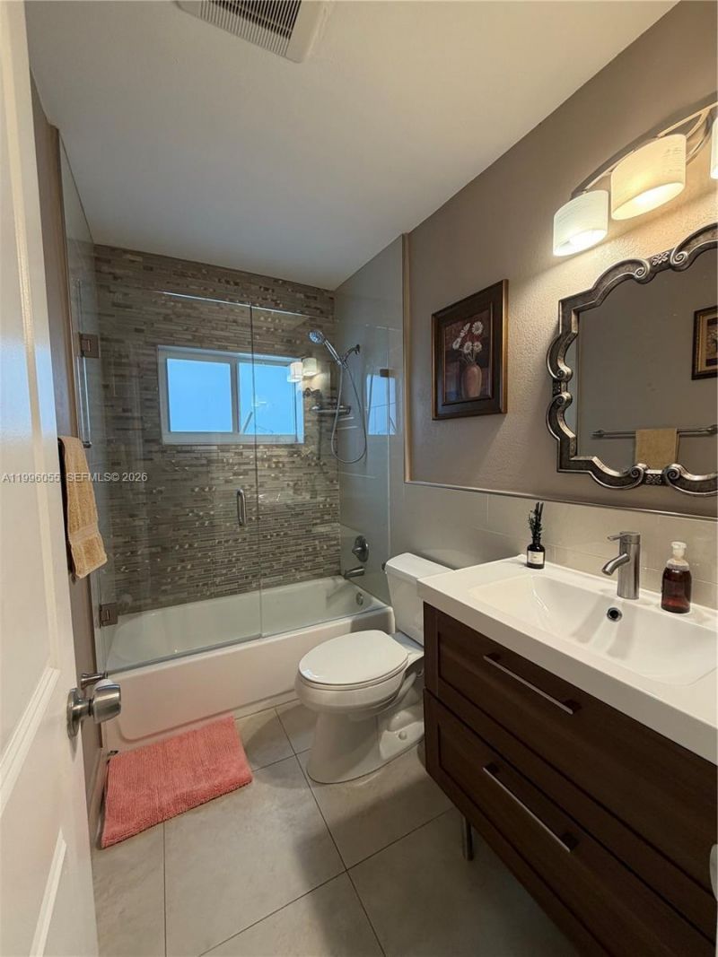 7008 NW 95th Ter, Tamarac, FL 33321 Photo