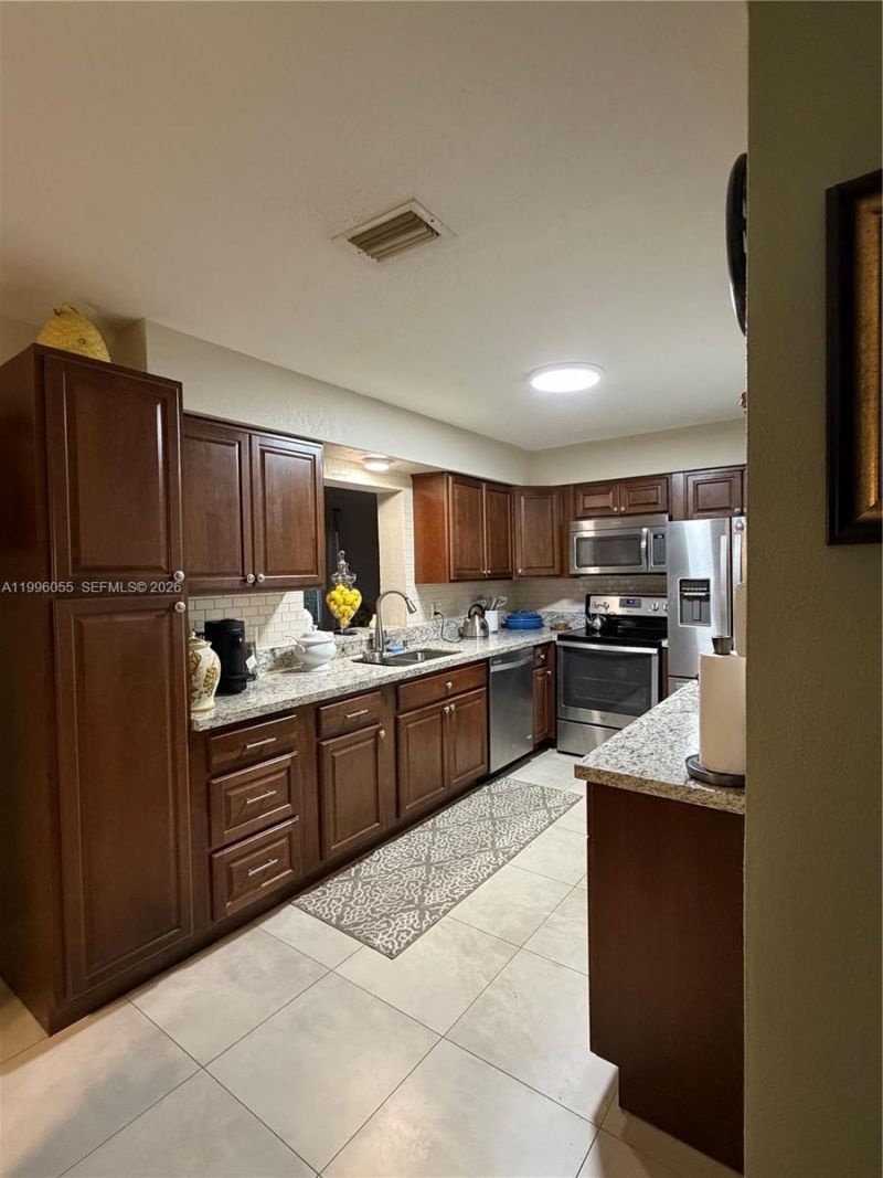 7008 NW 95th Ter, Tamarac, FL 33321 Photo