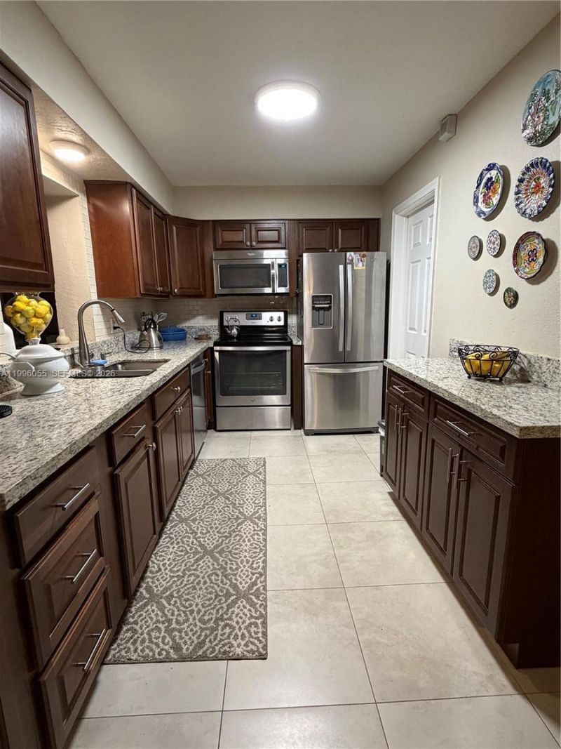 7008 NW 95th Ter, Tamarac, FL 33321 Photo