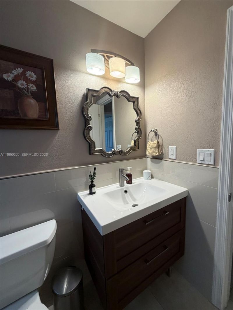 7008 NW 95th Ter, Tamarac, FL 33321 Photo