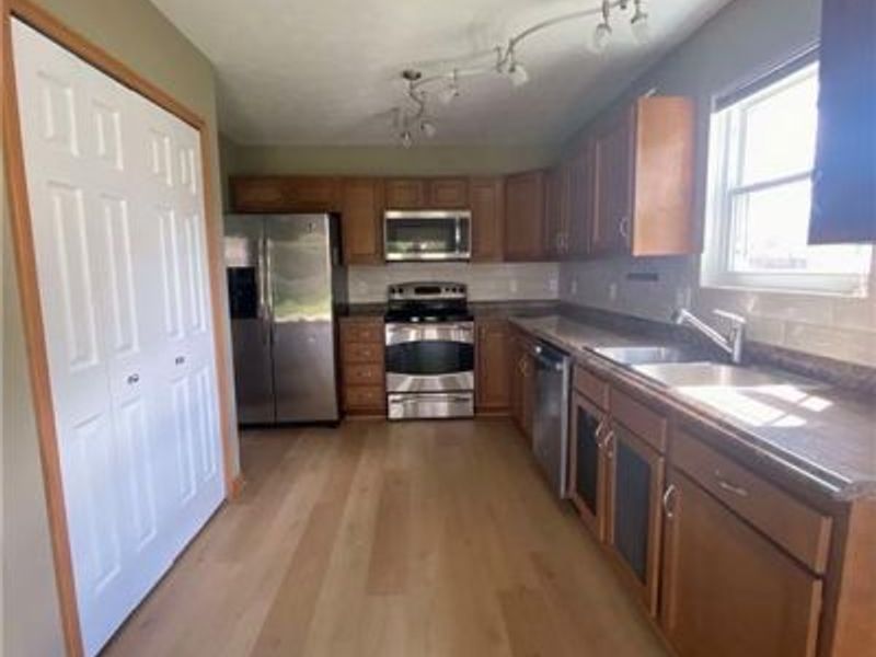 408 Deerwood Drive, Piqua, OH 45356 Photo 6