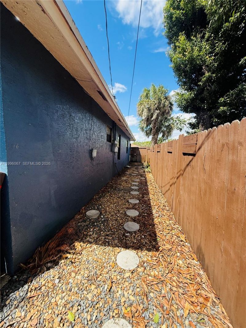 2920 NW 8th St, Fort Lauderdale, FL 33311 Photo