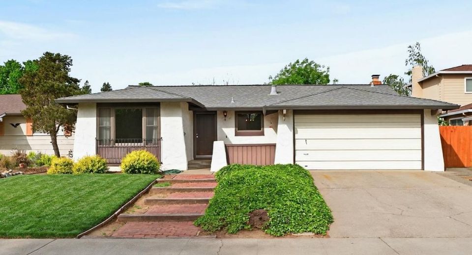 49 Waterglen Cir, Sacramento, CA 95826 Photo