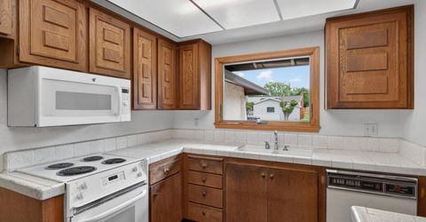 49 Waterglen Cir, Sacramento, CA 95826 Photo