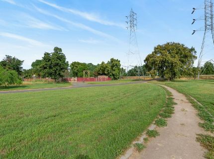 49 Waterglen Cir, Sacramento, CA 95826 Photo