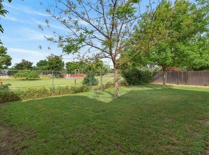 49 Waterglen Cir, Sacramento, CA 95826 Photo