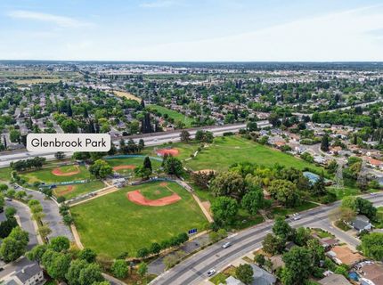 49 Waterglen Cir, Sacramento, CA 95826 Photo