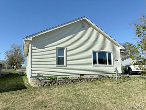 1527 W Randolph Street , Vandalia, IL 62471